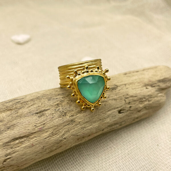 aqua chalcedony hand made ring gold plated silver χειροποίητο δαχτυλίδι χαλκηδόνιος επίχρυσο ασήμι tonia makri jewellery