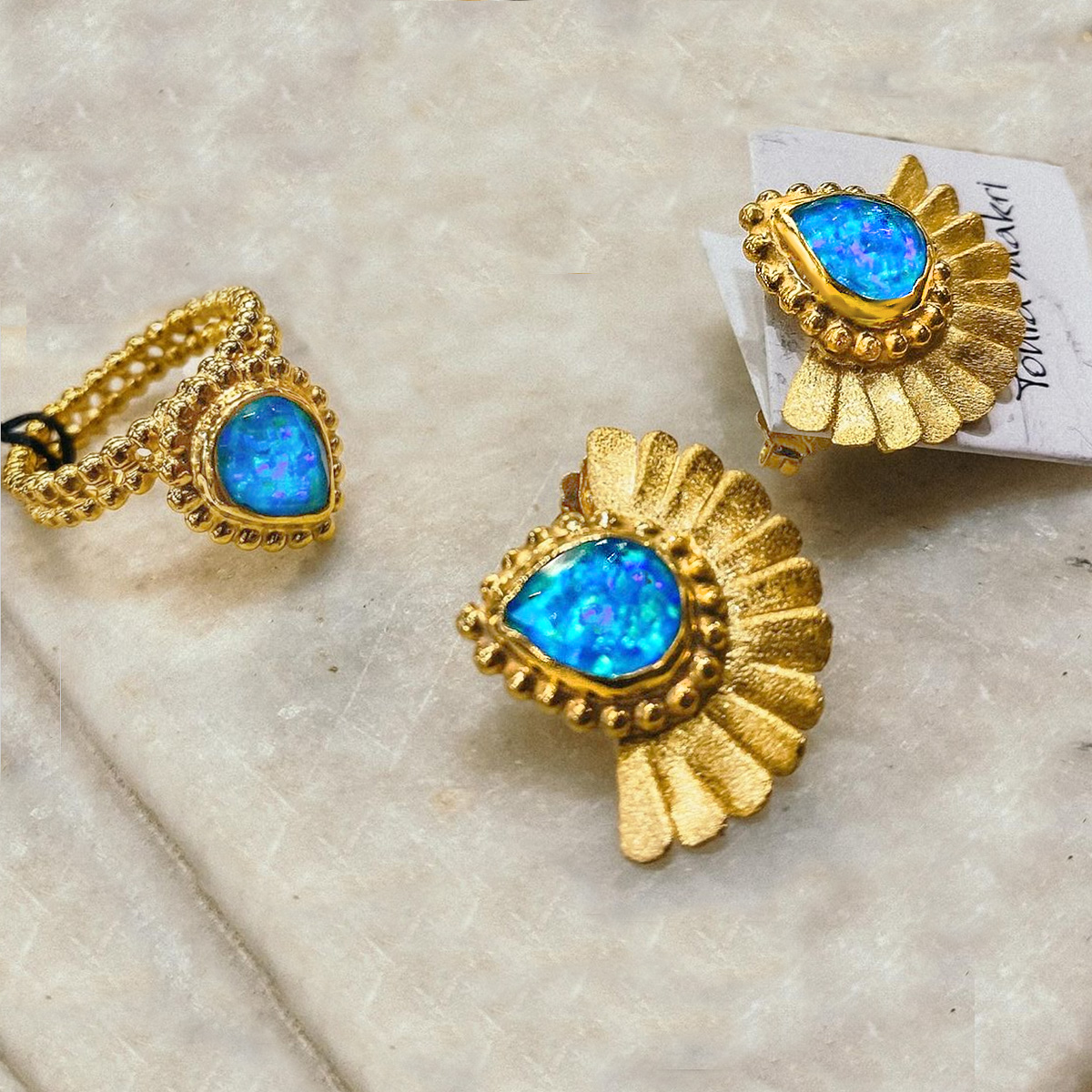 Σκουλαρίκια πτυχώσεις με γαλάζιο Οπάλιο, Pleated earrings with light blue Opals τονια μακρή κοσμήματα, tonia makri jewellery ring